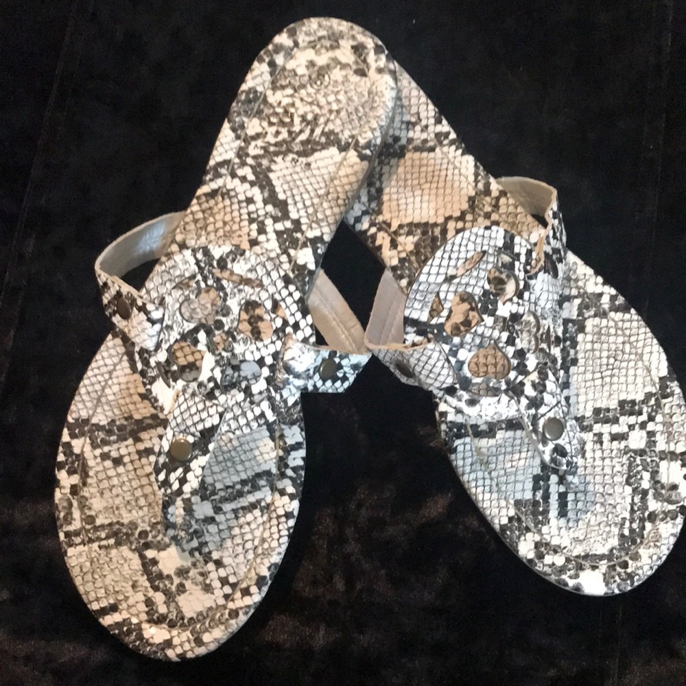 Black and white snake print sandal in size 8